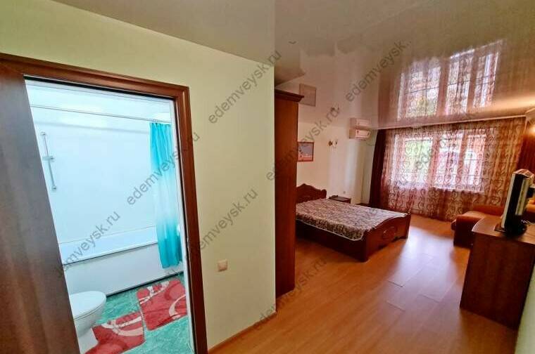 Двухэтажный номер с балконом и видом на море