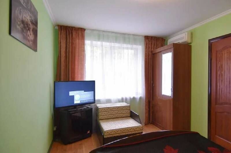 Двухкомнатный номер с кухней, отдельный вход, 1 эт