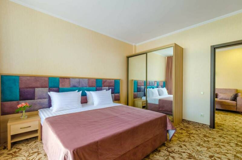 Двухкомнатный номер с видом на море