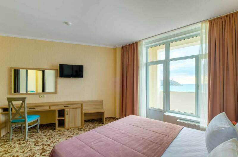 Двухкомнатный номер с видом на море