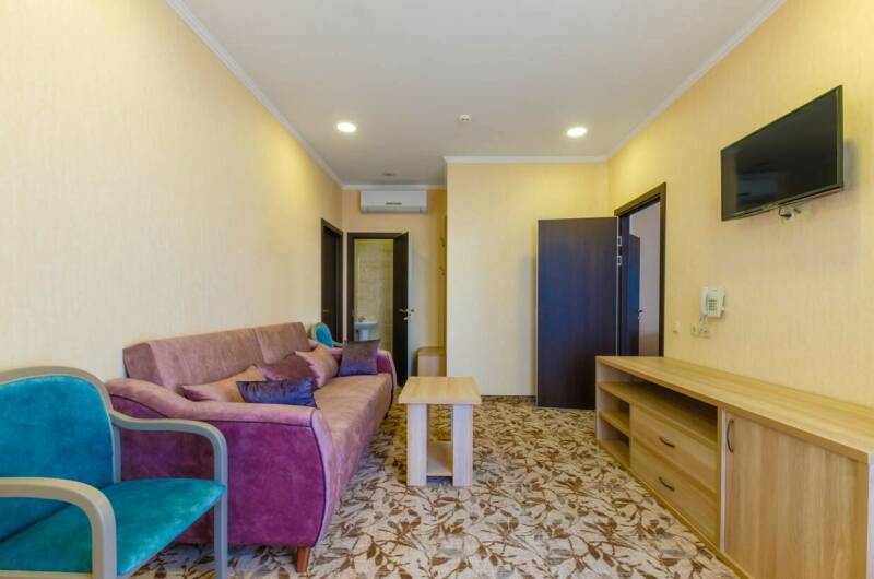 Двухкомнатный номер с видом на море