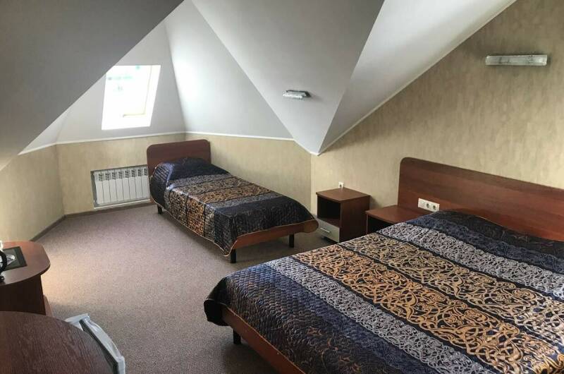 Трехместный номер с удобствами без балкона