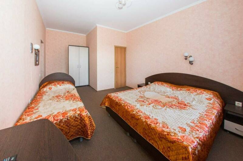 Трехместный номер с удобствами без балкона