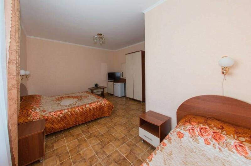 Трехместный номер с удобствами без балкона