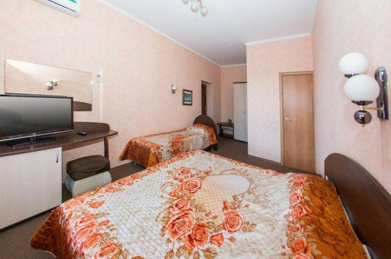 Трехместный номер с удобствами без балкона