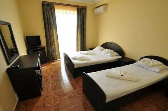 «Полулюкс» трехместный