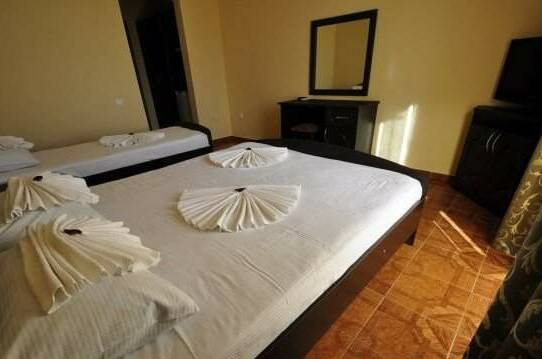 «Полулюкс» трехместный