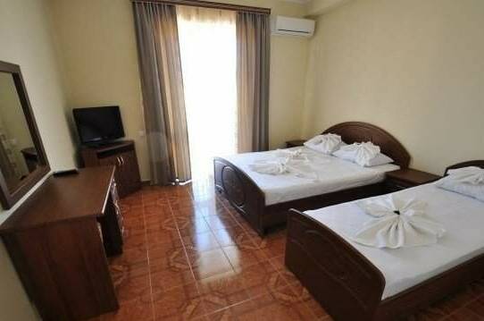 «Полулюкс» трехместный