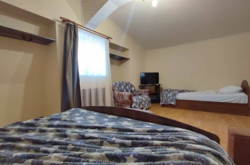 Большой 3−4х местный номер 4 этаж