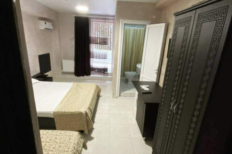 Трехместный с балконом (цокольный этаж)