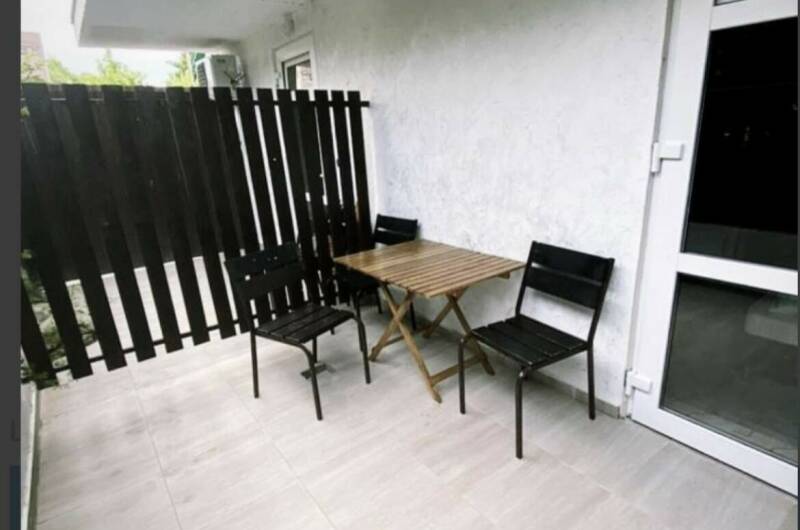 Трехместный с балконом (цокольный этаж)