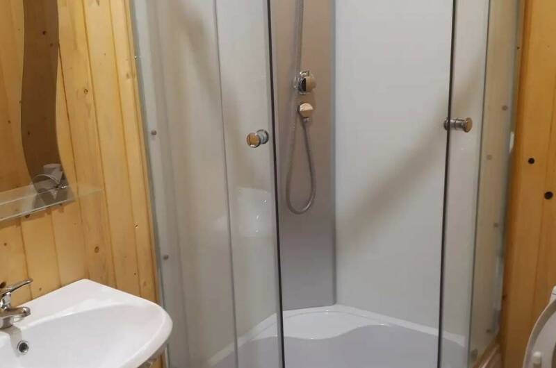 Двух местный с удобствами