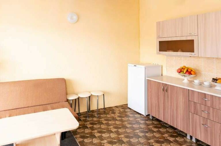 Трехместный номер Комфорт с кухней и балконом