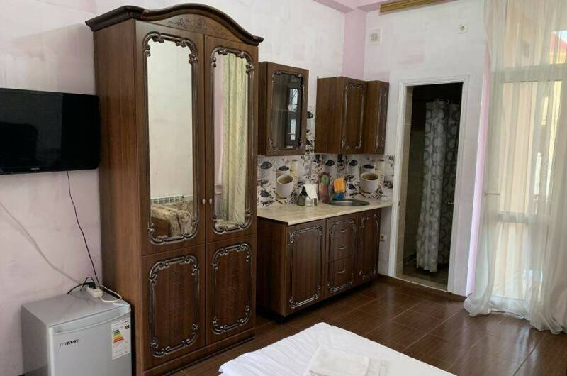 Студия с кухней, балконом и видом на море