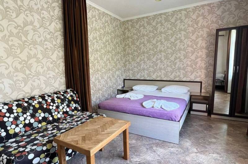 Пятиместный номер с видом на море