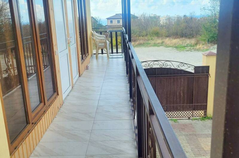 Трехместный номер с балконом