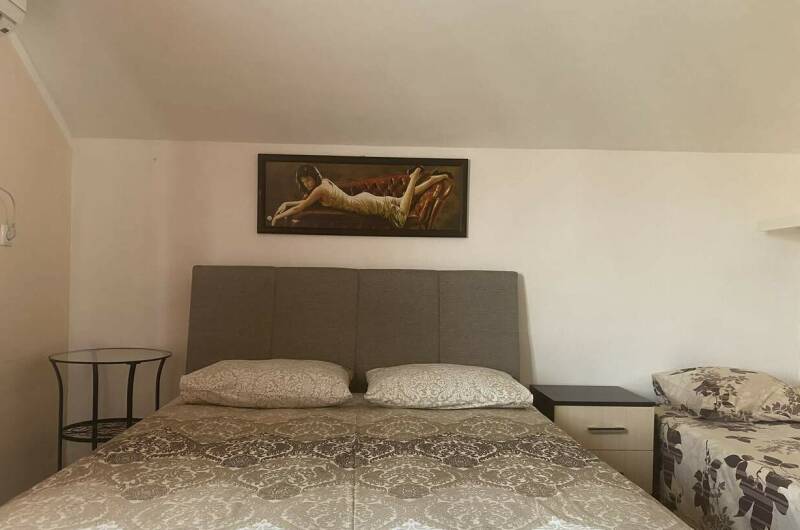 Трехместный