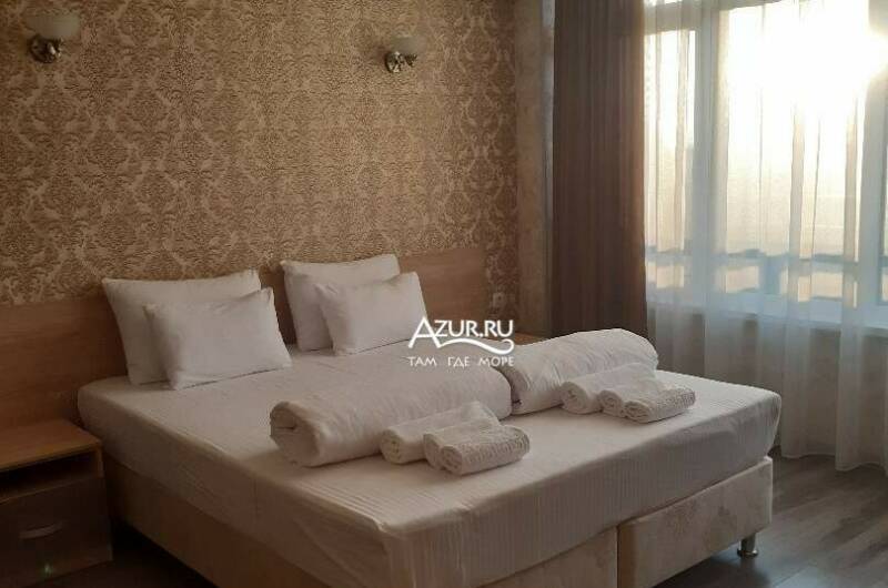 Четырехместный с видом на речную набережную