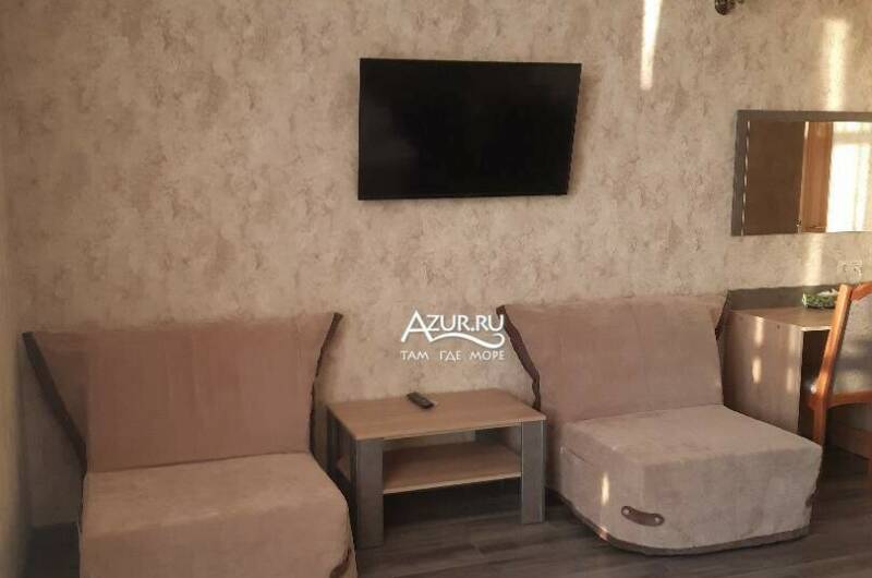 Четырехместный с видом на речную набережную