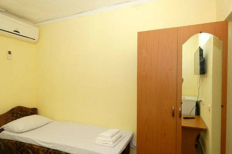 Трёхместный номер «С удобствами»