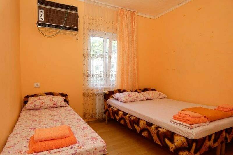 Трёхместный номер «С удобствами»