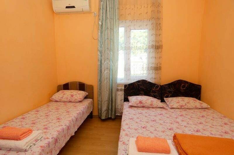 Трёхместный номер «С удобствами»