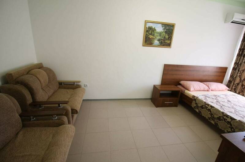 Четырёхместный полулюкс с балконом