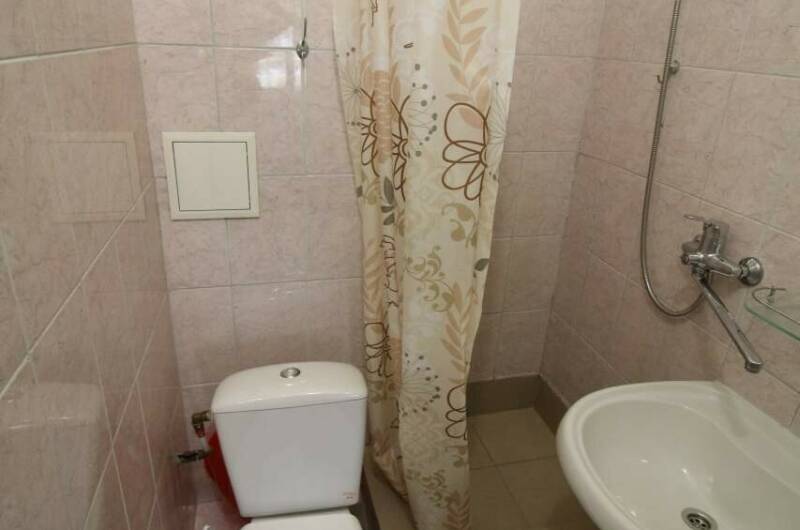 Пятиместный двухкомнатный с балконом