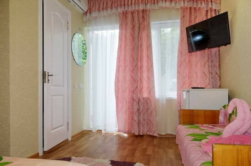 Стандарт с выходом в сад Розовая комната