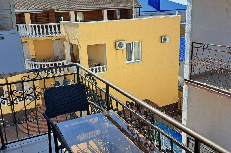 Двухкомнатный номер с кухней и отдельным балконом