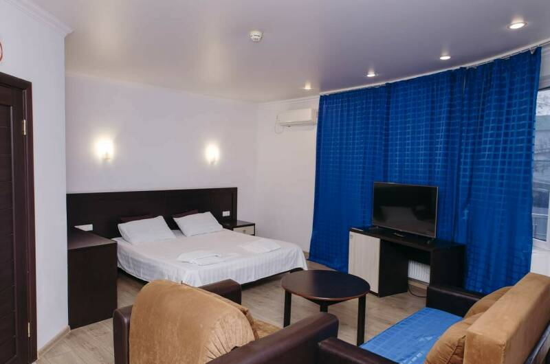 Семейный номер «Комфорт» с балконом