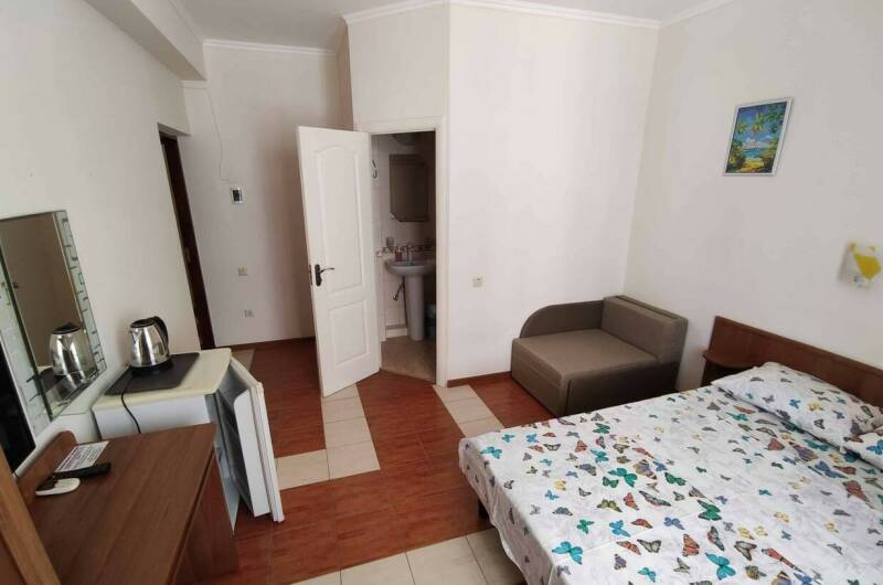 Трёхместный номер с балконом