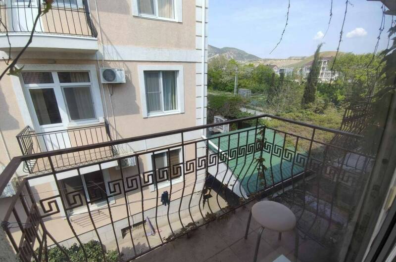 Трёхместный номер с балконом