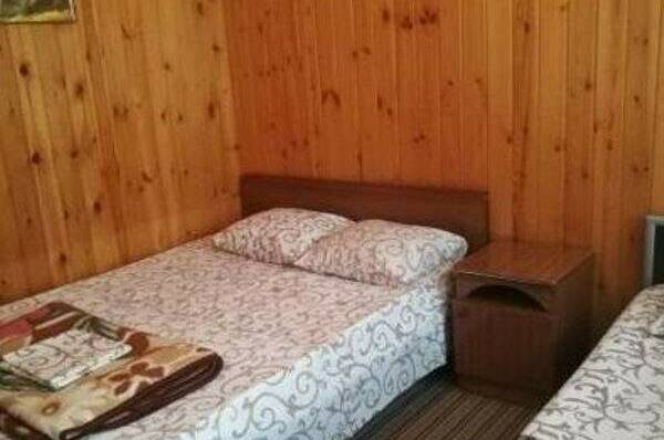 Деревянный домик с террасой