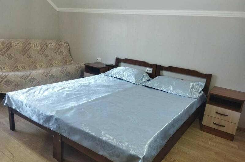 Трехместный