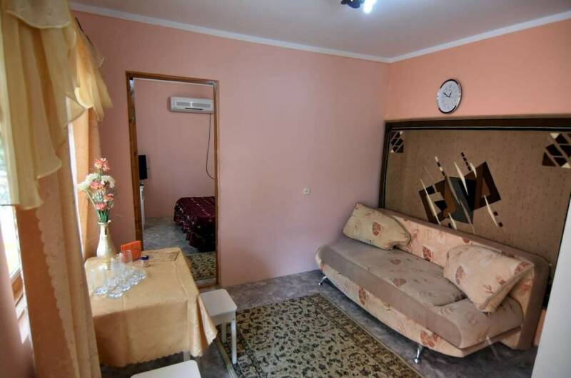 Двухкомнатный (кухня на два номера, 1-й этаж)