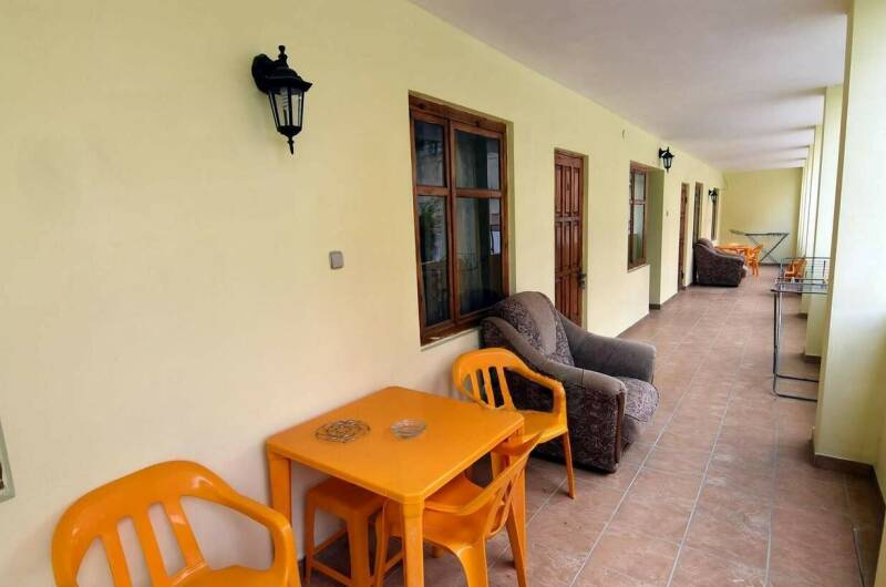 Двухкомнатный (кухня на два номера, 1-й этаж)