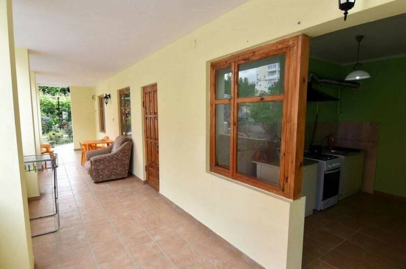 Двухкомнатный (кухня на два номера, 1-й этаж)