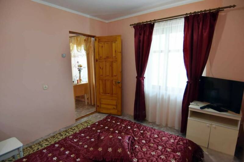 Двухкомнатный (кухня на два номера, 1-й этаж)