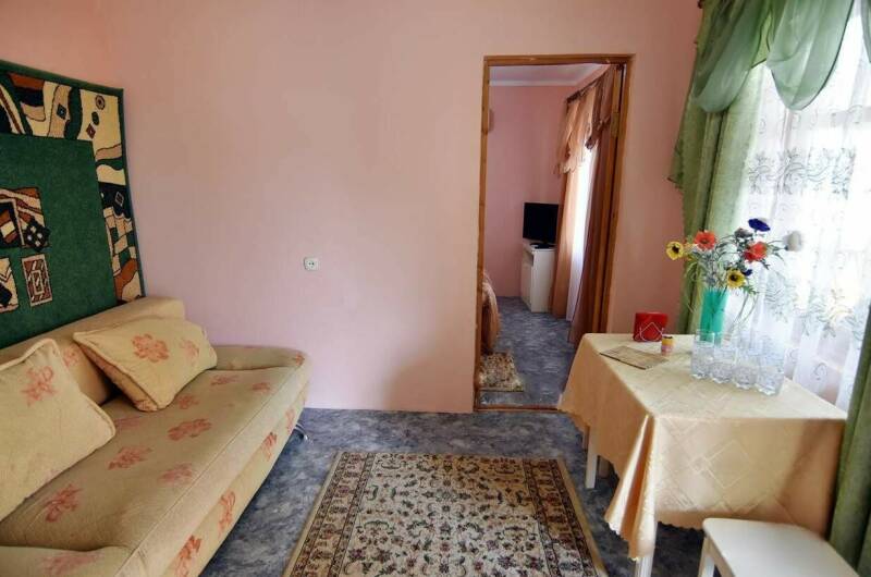 Двухкомнатный (кухня на два номера, 2-й этаж)