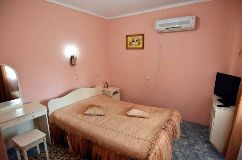 Двухкомнатный (кухня на два номера, 2-й этаж)