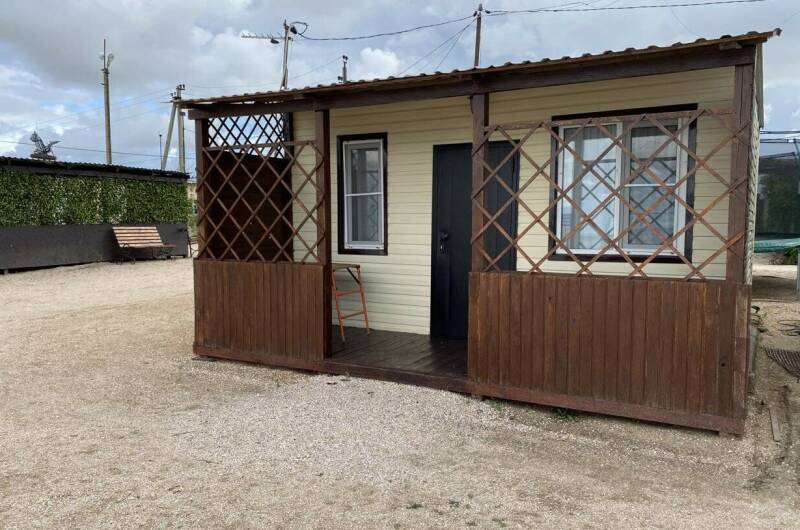 Трехместный домик с видом на море