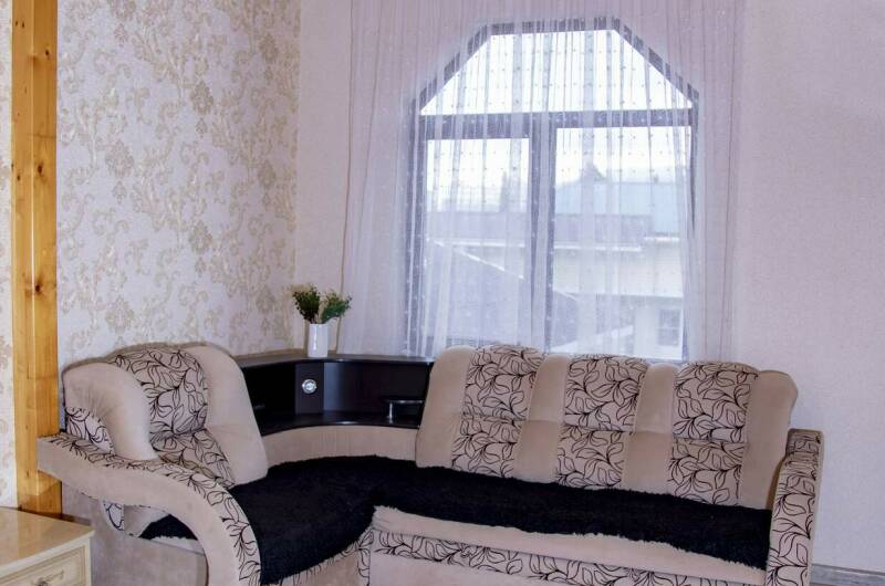 Однокомнатный «Семейный» с диваном на мансарде