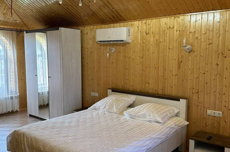 Четырёхместный номер «Стандарт» № 8