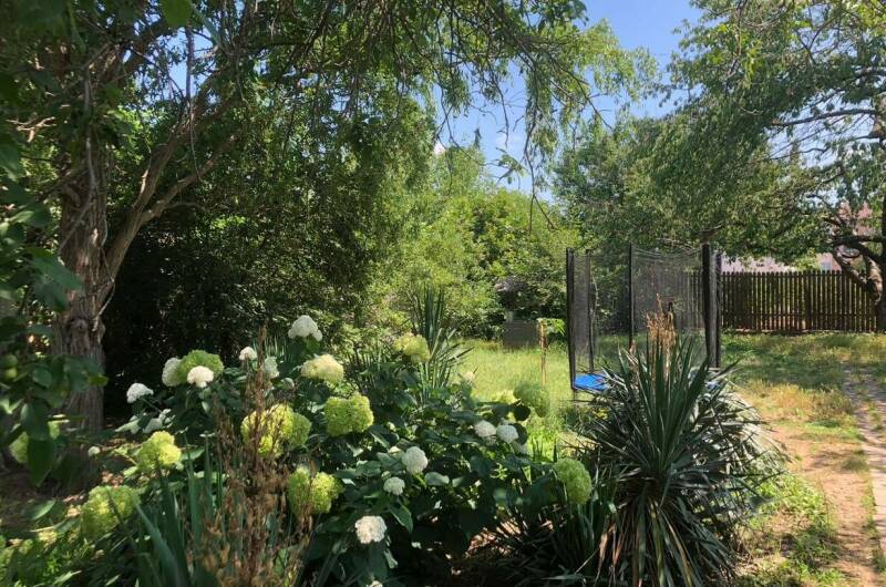 Домик на территории гостевого дома