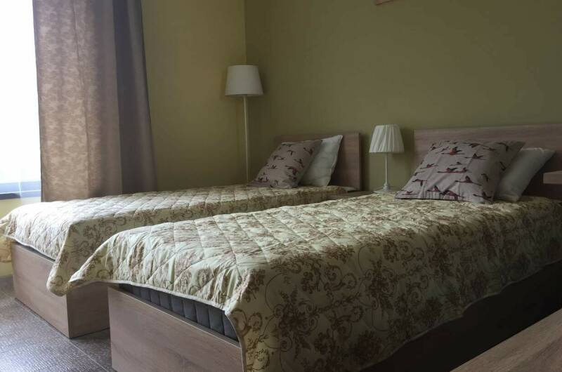 Четырехместный номер на первом этаже без балкона