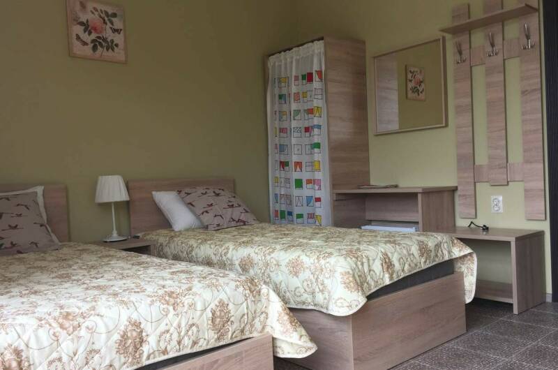 Четырехместный номер на первом этаже без балкона