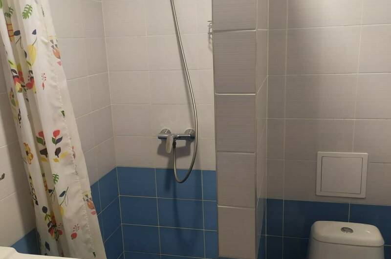 Четырехместный номер на первом этаже без балкона