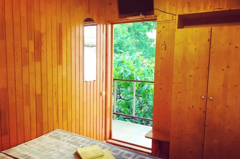 Комната с балконом вид на море