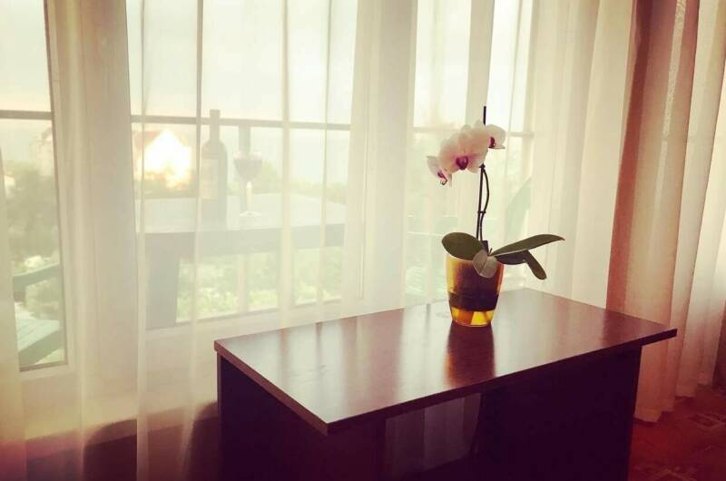 Комната с балконом вид на море